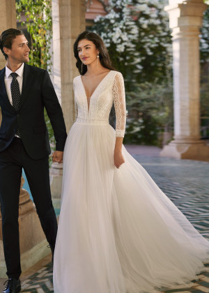 V Neck Ivory Lace Tulle Keyhole Back Bohemian Wedding Dress